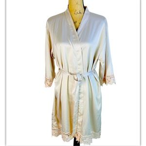 Robe Medium Lace-Trim Wrap Robe Wrap Lace Hem Unbranded New